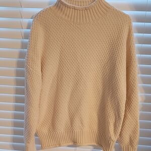 Zesica Cream Textured Medium Sweater EUC